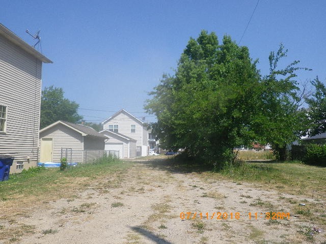 2285 Danforth, vacant photo