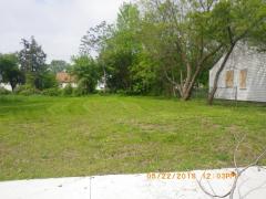 3592 Williams, vacant